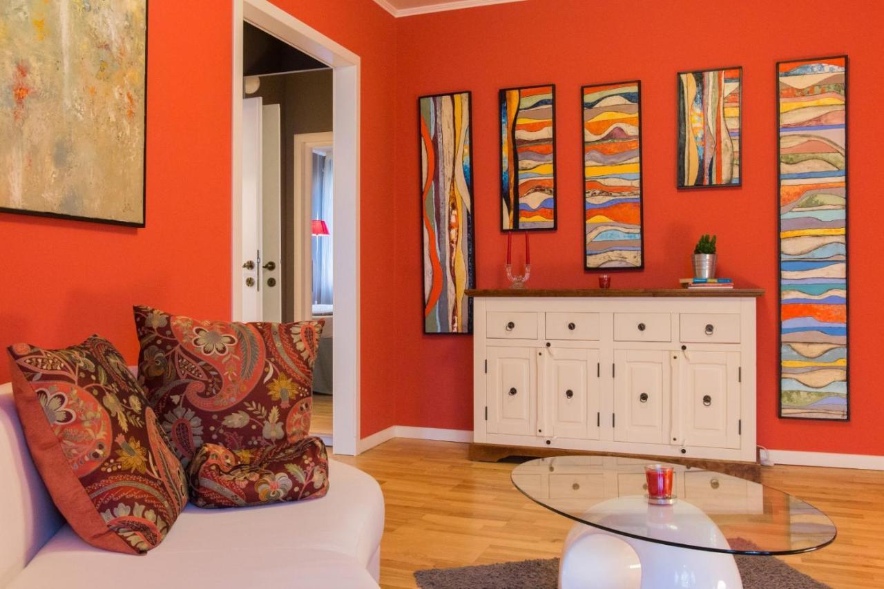 Spacious Downtown Apartment - Old Town Bukares Bagian luar foto
