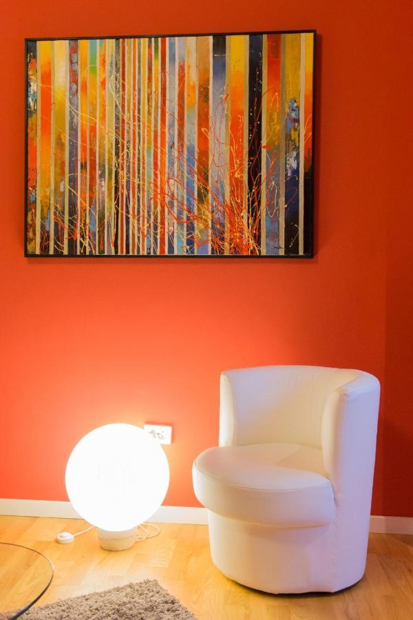 Spacious Downtown Apartment - Old Town Bukares Bagian luar foto