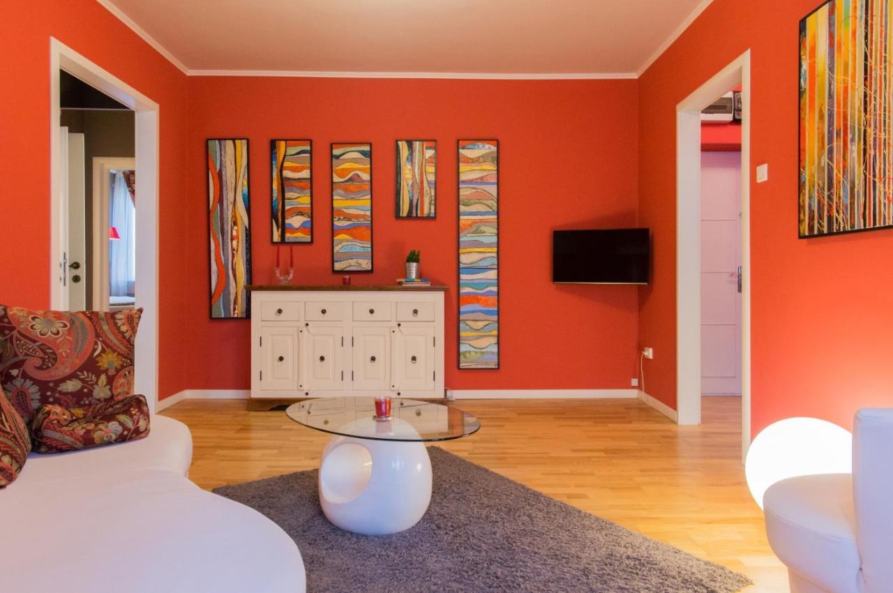 Spacious Downtown Apartment - Old Town Bukares Bagian luar foto