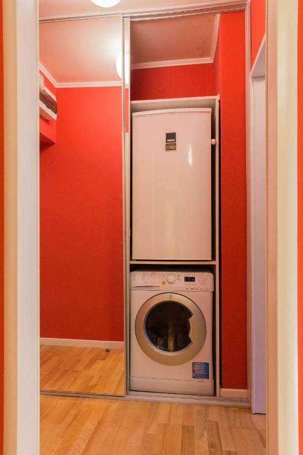 Spacious Downtown Apartment - Old Town Bukares Bagian luar foto